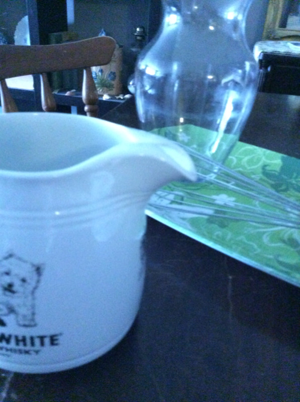 French whip, new plastic tray, vase and Black and White jug, $5 in Home Décor & Accents in City of Halifax - Image 2