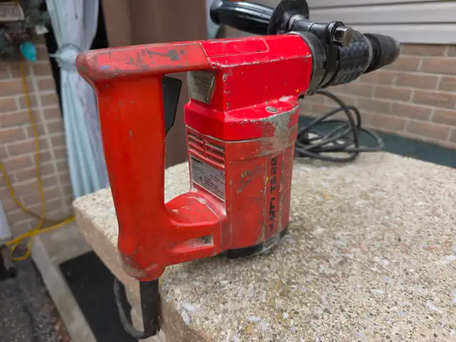The Hilti TE 22 Corded SDS Plus Rotary Hammer Drill Plastic Case in Power Tools in Windsor Region - Image 5