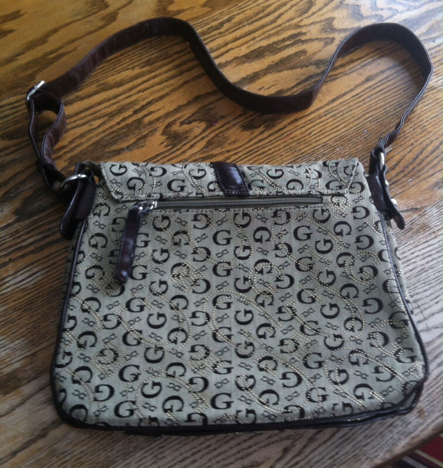 MAGNIFIQUE SACOCHE GUESS BAG in Women's - Bags & Wallets in Gatineau - Image 2