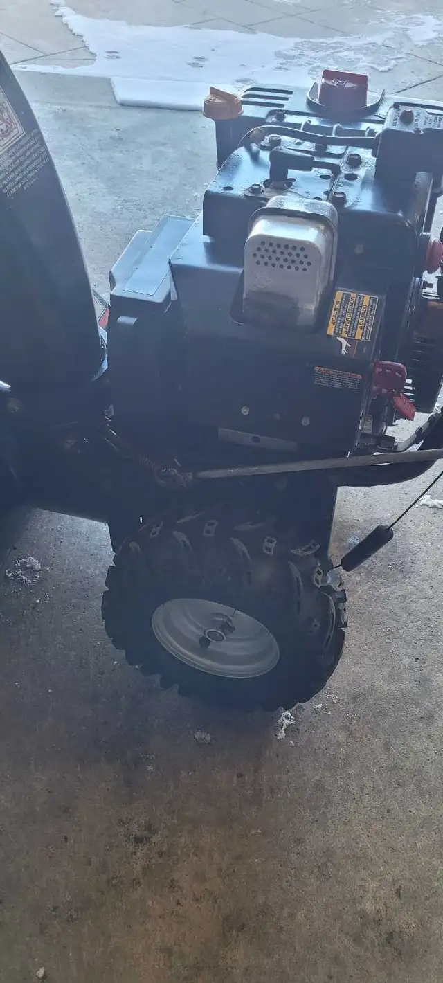 24 inch Craftsman snowblower with auger kit in Snowblowers in Mississauga / Peel Region - Image 4
