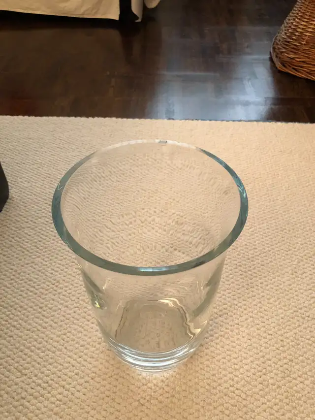 $5 for this thick glass vase! in Home Décor & Accents in City of Toronto - Image 5
