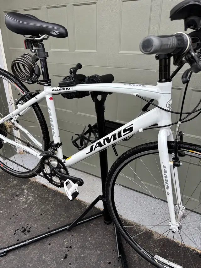 Jamis 18” (small) road bike in Road in Ottawa - Image 3