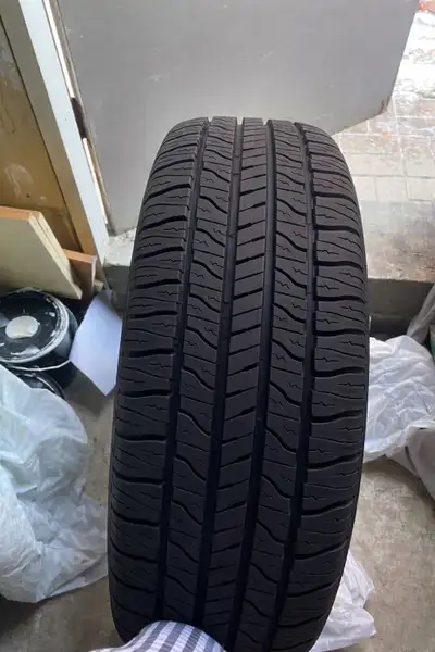 Selling 1 single tire Size: P225/60R17 Open to reasonable offers Possible Drop off/Delivery dependin...
