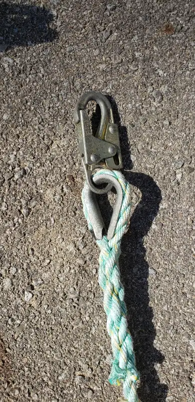 Nylon rope, 100' with small hook, 5/8" thick in Ladders & Scaffolding in Oakville / Halton Region - Image 4
