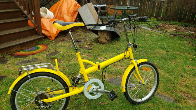 Sturdy beautiful Yellow Folding Bike in Cruiser, Commuter & Hybrid in City of Halifax - Image 2