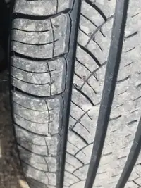 Four tires 21570R16 with alloy rims and TPMS  