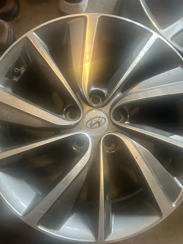 2 Hyundai 18inch Alloy Rims in Tires & Rims in Oshawa / Durham Region - Image 3