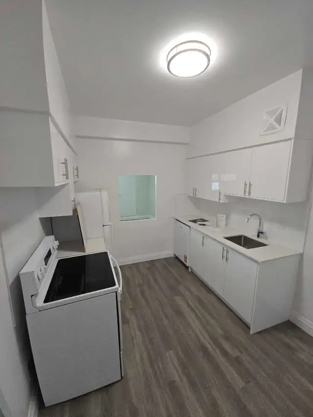 Large Apartment 1 Bedroom – Lease Assignment $200 off/month in Room Rentals & Roommates in City of Toronto - Image 6
