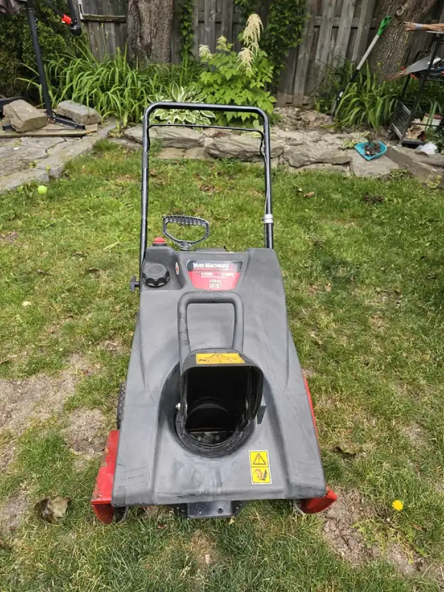 Yard machines 21" snow blower62863257289219121