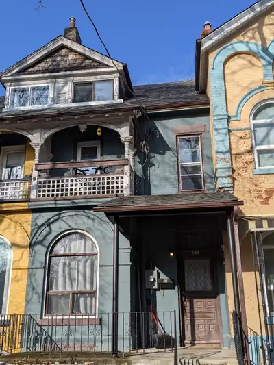 Recently renovated basement apartment in Harbord Village. Private entrance from the front of the hou...