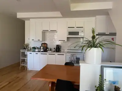 MILE END 3 BEDROOM APARTMENT