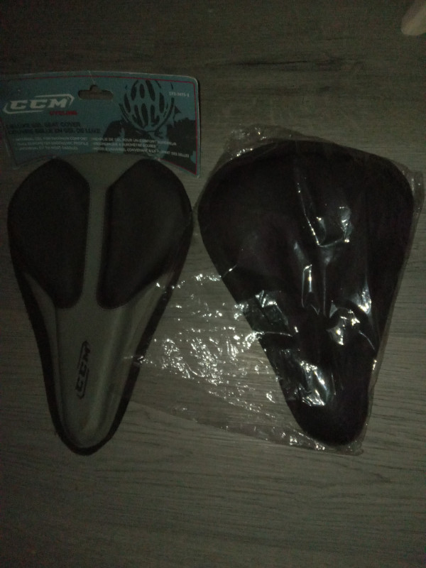 CCM Deluxe Gel Seat Cover in Clothing, Shoes & Accessories in St. Catharines - Image 2