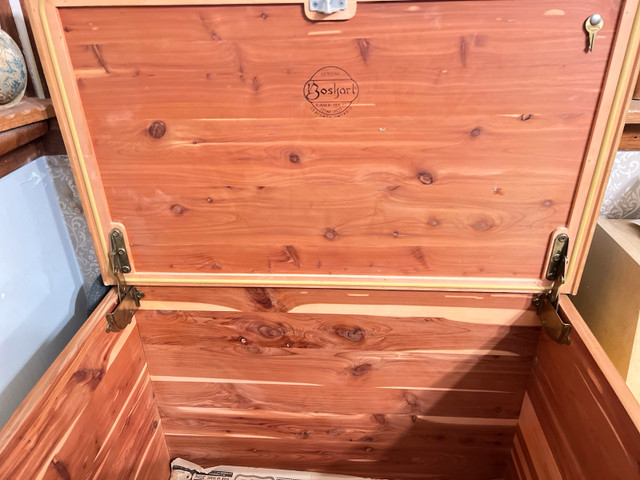 Antique/Retro Bedroom Set in Dressers & Wardrobes in City of Toronto - Image 4