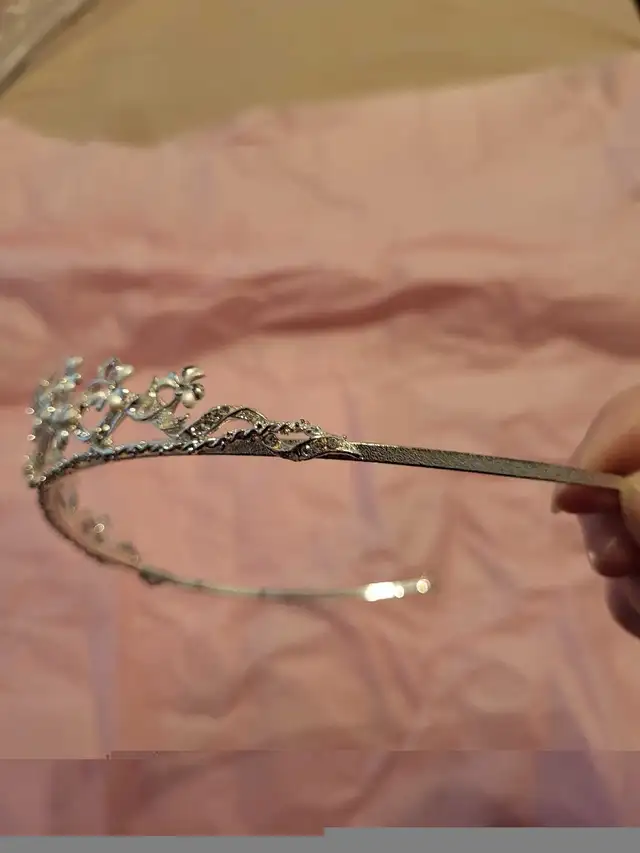 Wedding Tiara in Wedding in Lethbridge - Image 3