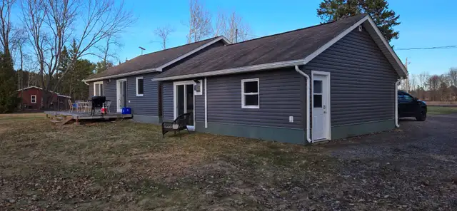 STR- Adorable Creekside Cottage w/access to Lake Nipissing in Ontario in Canada - Image 10