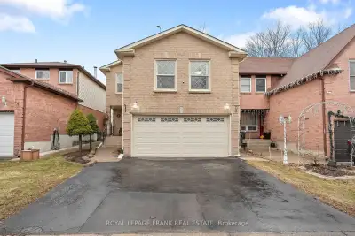 Quiet neighborhood. Located close to school,Place of worship,shopping center/ mall. Minutes away fro...