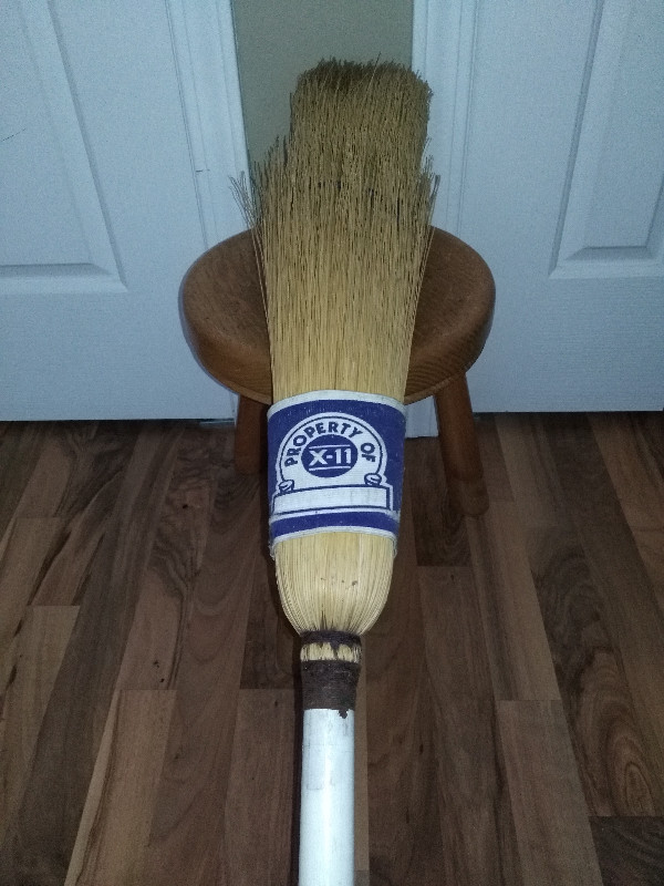 VINTAGE Rockmaster X-11 Corn Curling Broom with 47" Logo on Hand in Arts & Collectibles in Sunshine Coast - Image 3