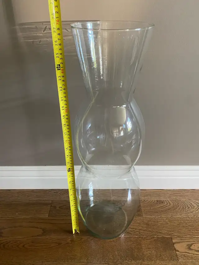 Tall Vase in Home Décor & Accents in Edmonton - Image 3