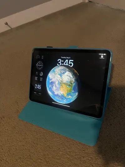 Apple iPad Pro 11” 2018 (1st Gen) A1980 64GB in good condition. 10/10 Screen quality, no scratches....
