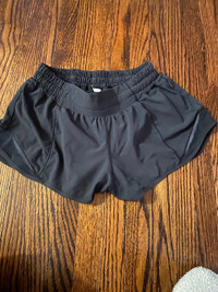 Lululemon black hottie hot shorts size 4
