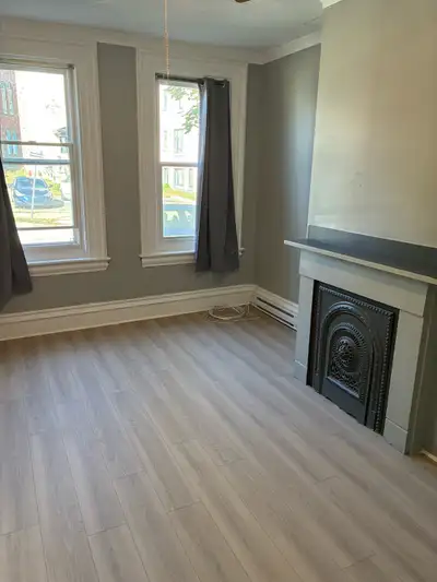 1,150/month | 80 Duke Street | Available Now Excellent 1-bedroom first-floor apartment in a quiet, w...