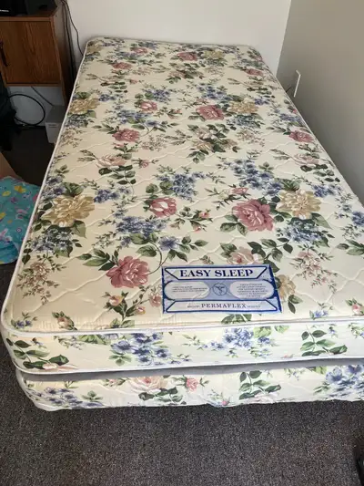 This twin bed mattress and box spring set is in good, sturdy condition, perfect for a child's room o...