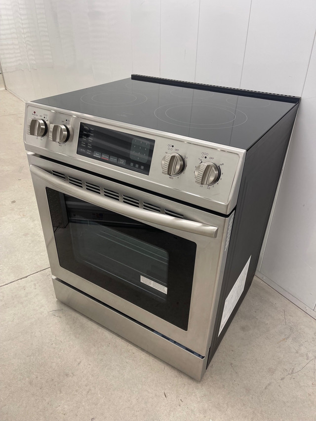 Insignia 30" 4.8 Cu. Ft. Electric Convection Range with Self Cle in Stoves, Ovens & Ranges in City of Toronto - Image 2