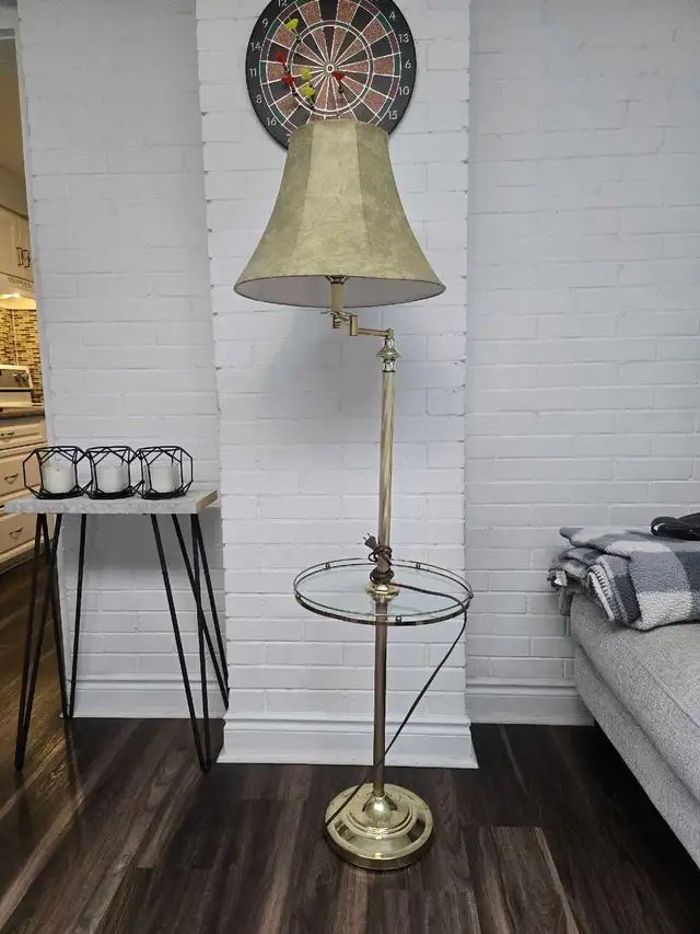 Vintage Floor Lamp in Indoor Lighting & Fans in Oshawa / Durham Region - Image 2