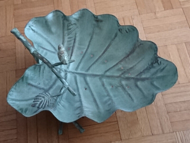 Large Green Metal Leaf Table Top Bird / Squirrel Feeder in Other in Oshawa / Durham Region