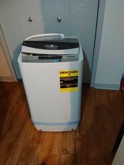 Like New Giantex Large Capacity Washing Machine.