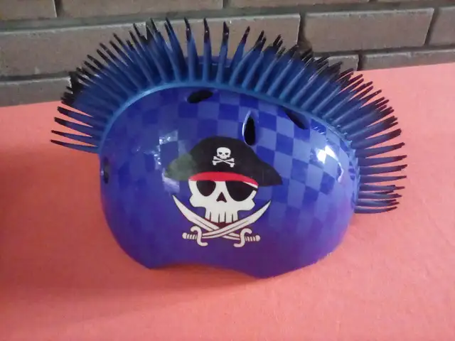 Casque RASKULLZ helmet in Kids in Laval / North Shore - Image 4