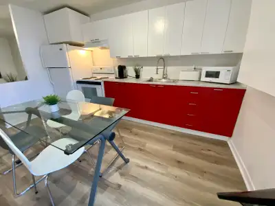 Superbe 3 1/2 avec cours et jardin privés ! 514-825-7292 appel et texto disponible aussi par WhatsAp...