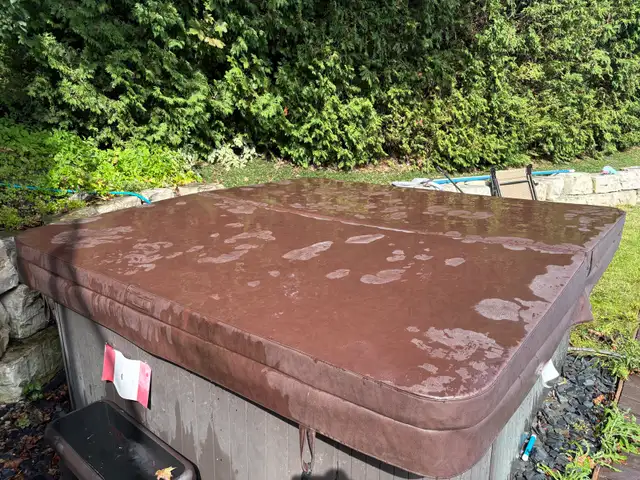 Hot Tub Cover. 93x93 inch. Nice condition 