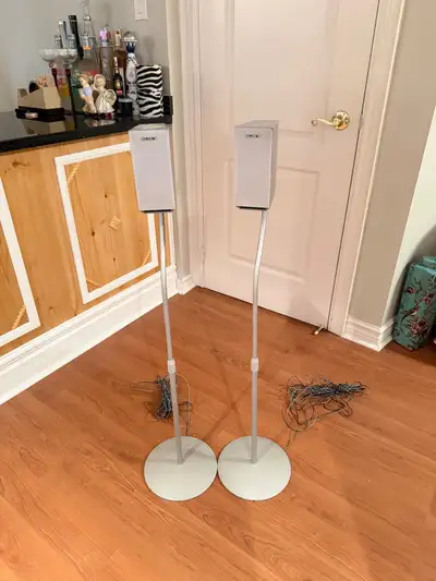 As shown in photos! Works great, just no longer have a surround setup. Pick up in Markham (16 & Wood...