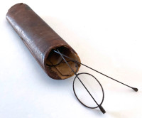 Antiquité 1900 Collection Très anciennes lunettes dans leur étui