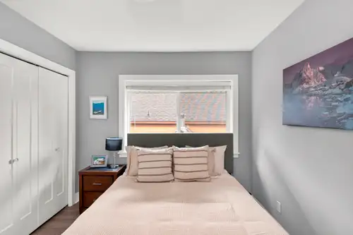 Welcome to your home away from home! This top floor, furnished 3BR has everything you need for an ex...