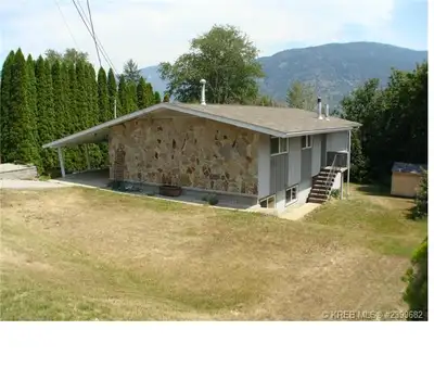 Available February 1, 2026. This well maintained bright and spacious 3-bedroom upper-level suite is...