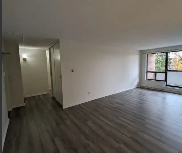 Private Room available in 2-Bedroom Apartment,Utilities Included in Room Rentals & Roommates in Belleville - Image 2