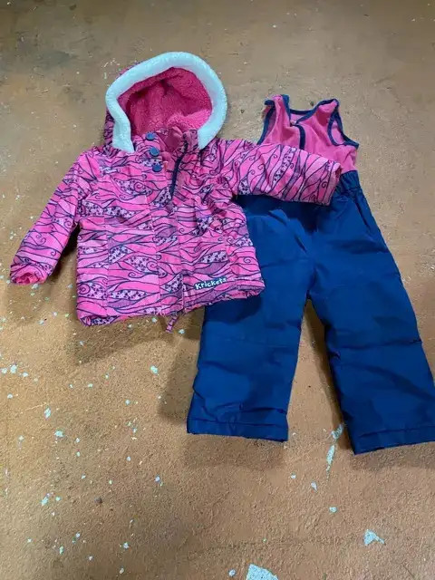 Très bel habit de neige Krickets 4-5 ans pour fille dans Vêtements - 4T  à Laval/Rive Nord