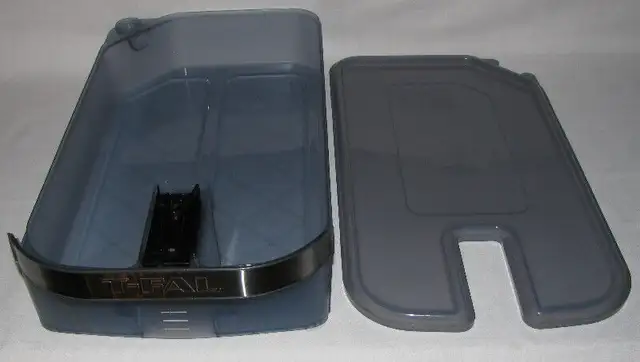 T-FAL Ultimate EZ Clean Deep Fryer Works Great in Microwaves & Cookers in Saint John - Image 10