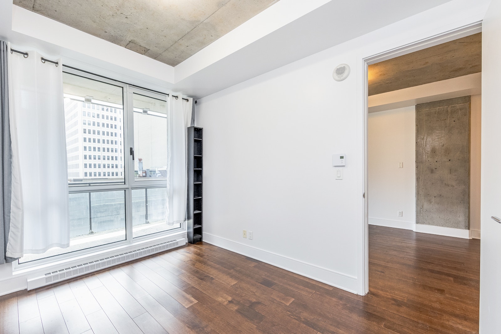 Luxueux Condo 3 1/2 semi-équipé en plein coeur de Montréal — photo 1