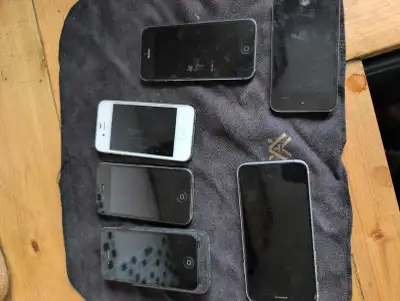 Got these on a trade. 3 iPhone 4 1 iPod 8gb 1 iPhone 5 1 iPhone 6 I don't know anything about these...