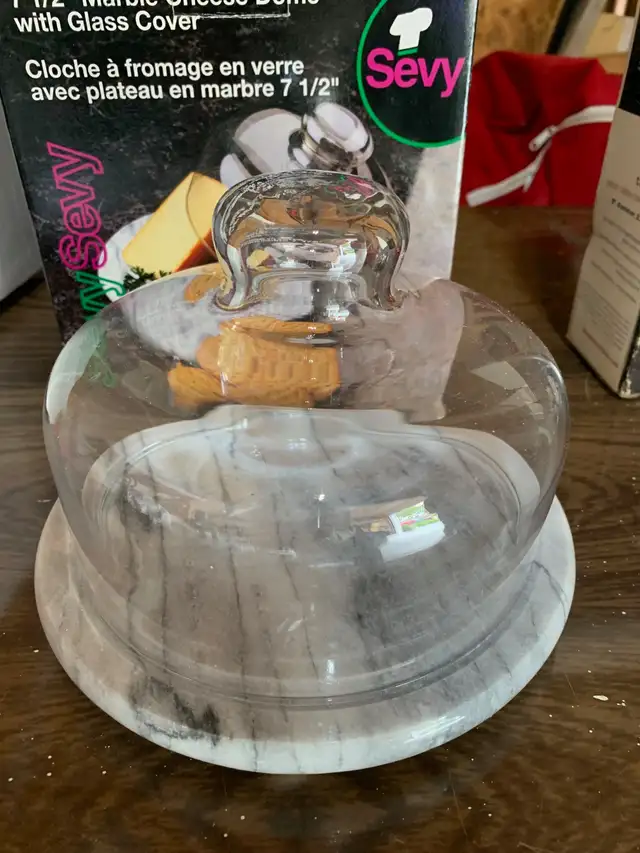 Marble Cheese Dome in Kitchen & Dining Wares in Oakville / Halton Region - Image 2