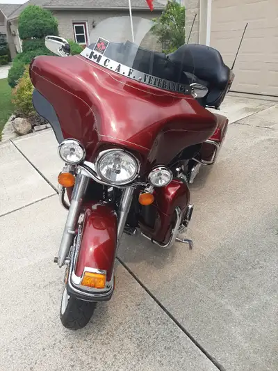 2009 HD Ultra Classic, beautiful Red Sunglow color, fully loaded, heated grips, intercom, gold over...