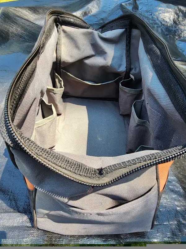 Ridgid Canvas Tool Bag With Zipper & 8 Pockets Inside 8 Outside in Tool Storage & Benches in Windsor Region - Image 11