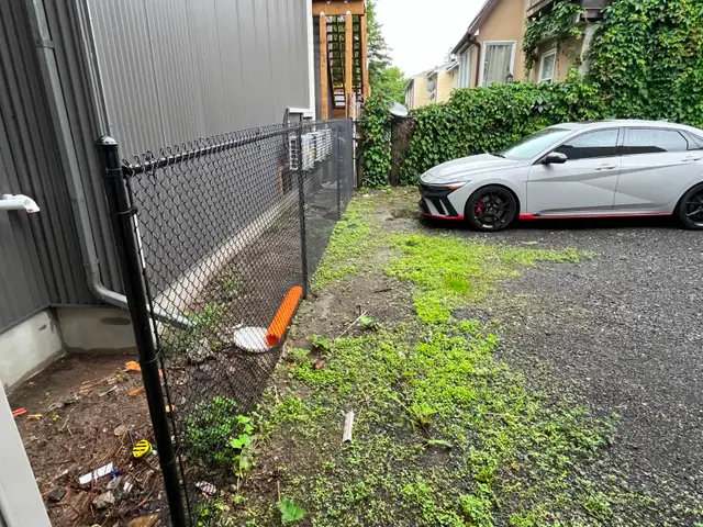 Professional Chain Link Fence Installation in Fence, Deck, Railing & Siding in Ottawa - Image 8