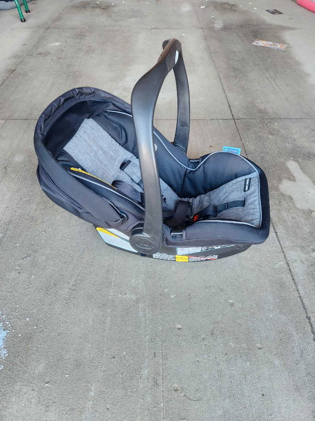 Graco Travel System and Extra Base in Strollers, Carriers & Car Seats in Saskatoon - Image 3