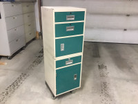Tool storage cabinet 