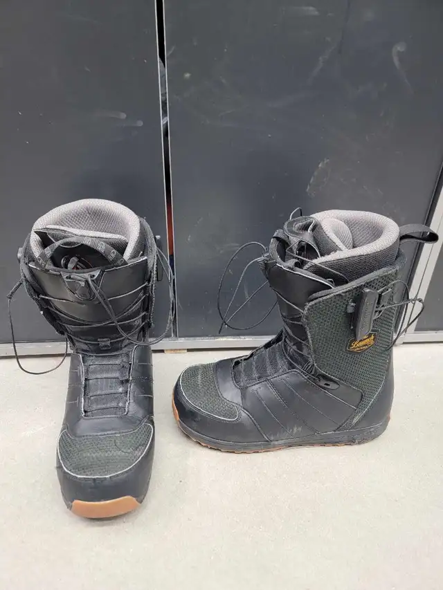 Salomon snowboard boots in Snowboard in Banff / Canmore - Image 2