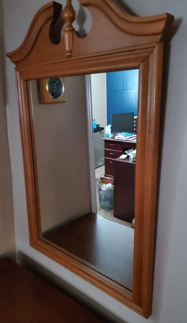 maple framed mirror in Home Décor & Accents in Kitchener / Waterloo - Image 3